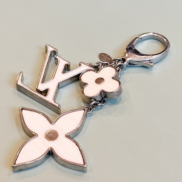 LOUIS VUITTON WHITE FLEUR DE EPI BAG CHARM - Picture 3 of 5